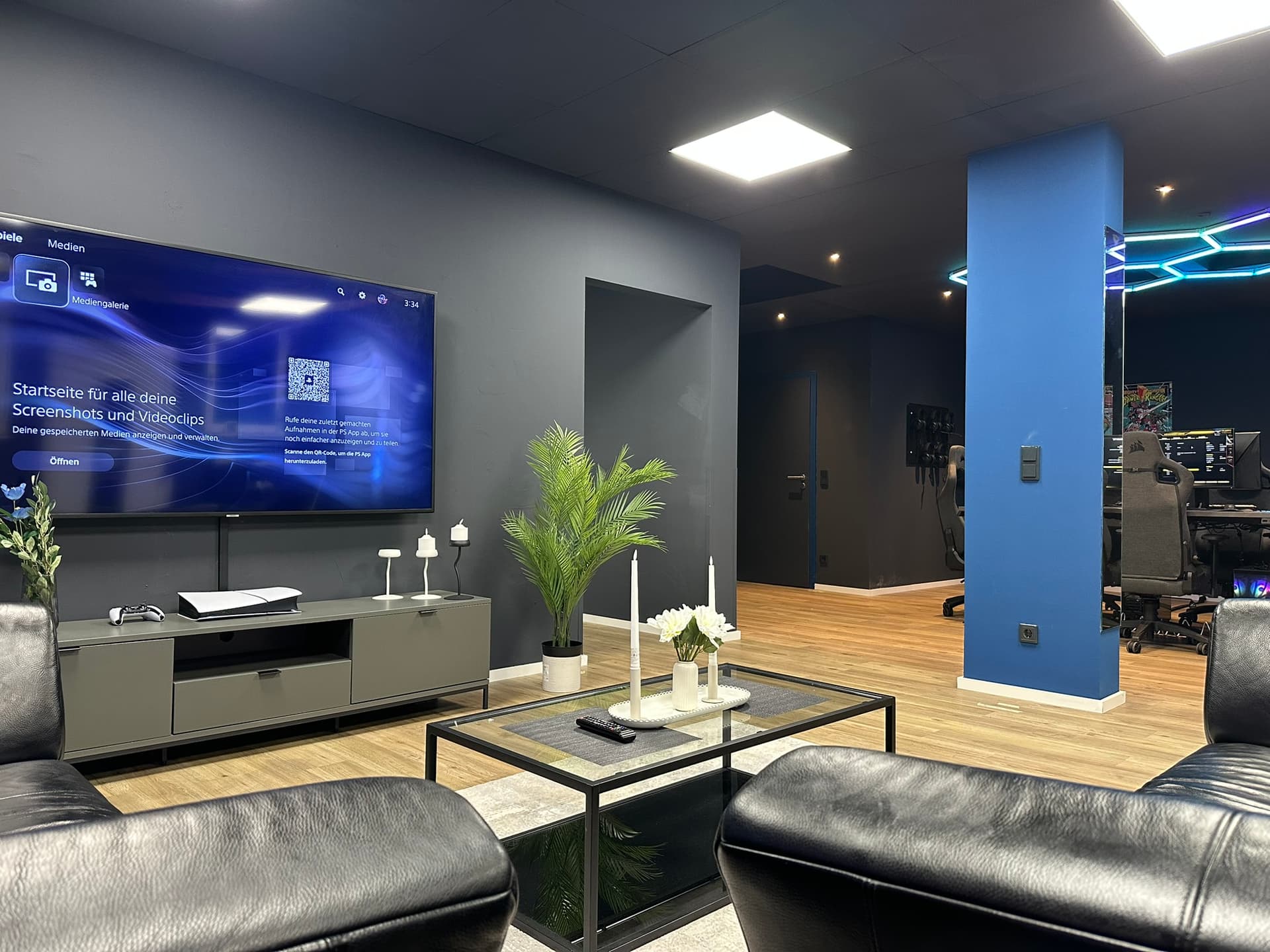 Gaming Lounge Couch Bereich